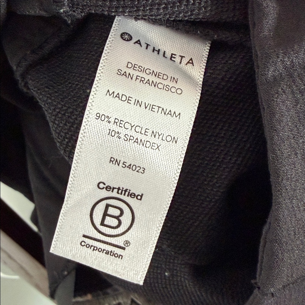 Athleta Wander Slim Straight Crop Pants Black Split Hem Size 6 Travel Work - Picture 6 of 7